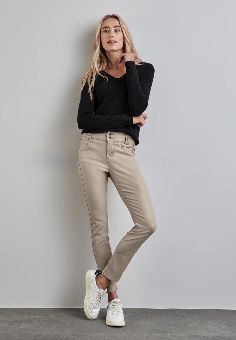 Street One SLIM FIT - Stoffhose - beige