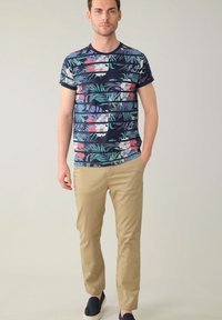 Deeluxe Original CARIBBEAN - Triko s potiskem - navy