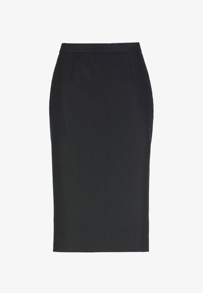 Zwarte kokerrok tot op de knie met een aansluitende taille en subtiele voorkanten voor vormgeving, plat weergegeven op een witte achtergrond.