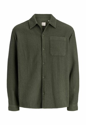 Camicia a maniche lunghe verde scuro texturizzata con colletto e una tasca sul petto su sfondo bianco.