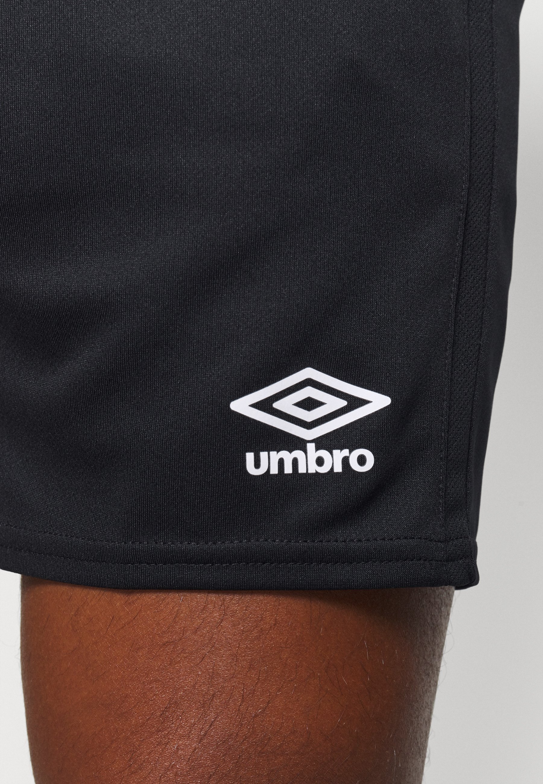 Umbro WERDER BREMEN TRAINING Sports shorts blackice Umbro DIAMOND TRACK PANT Joggebukse blackbrilliant