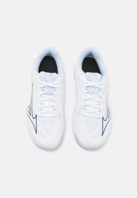 Mizuno THUNDER BLADE Z - Obuća za odbojku - white/halogenblue/peachparfait