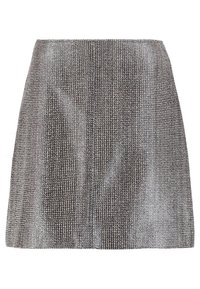 Una mini gonna a campana realizzata in tessuto metallico, con un motivo testurizzato e intrecciato nei toni del nero e dell'argento. La vita è liscia e strutturata.