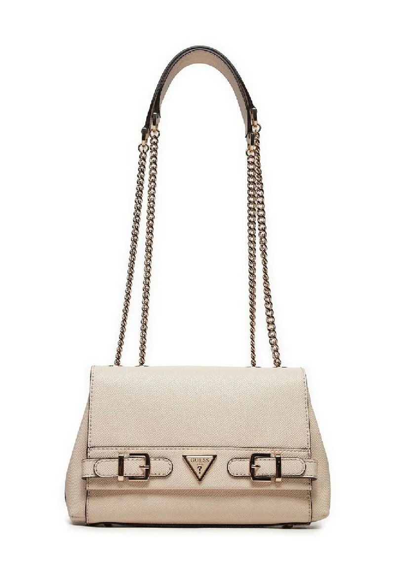 Borsa a mano beige con finitura testurizzata, dotata di un logo triangolare, doppi fibbie e una tracolla a catena per indossarla a tracolla o sulla spalla.