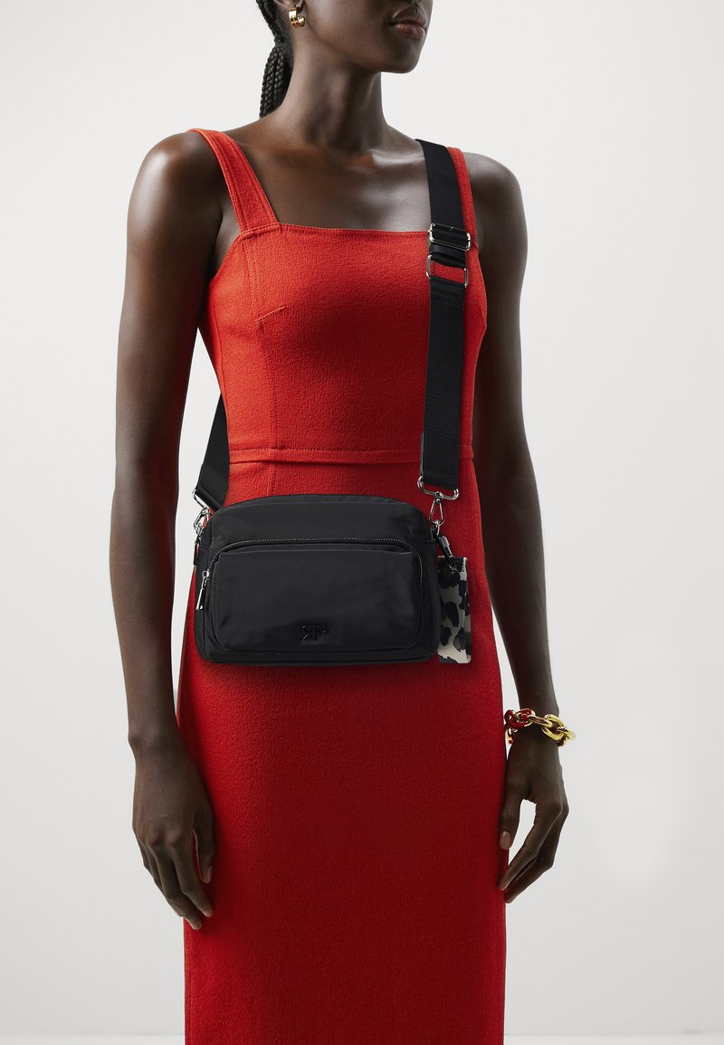 PARFOIS BRUNIS Geant Crossbody Black negru Zalando ro parfois-brunis-geant-crossbody-black-negru-zalando-ro