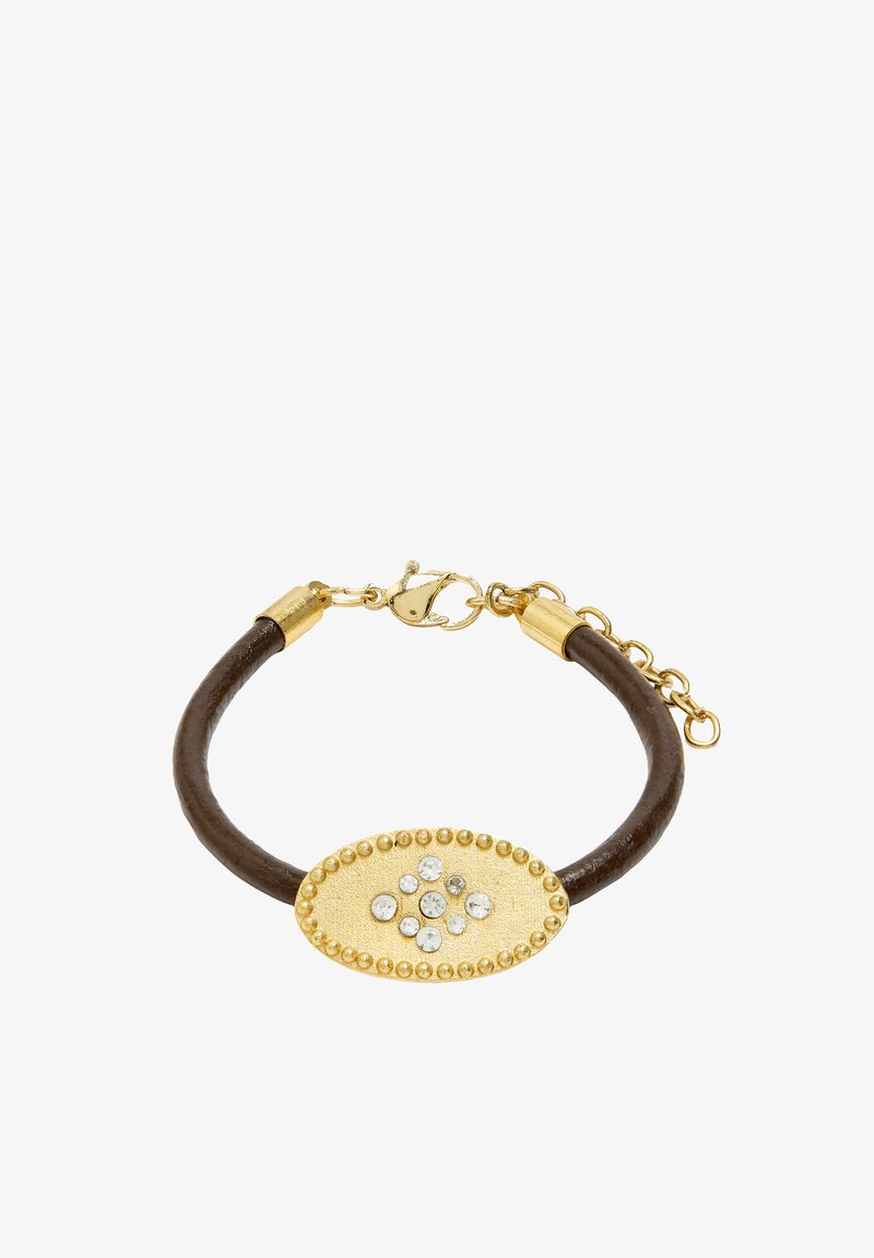 Brązowa skórzana bransoletka z owalnym złotym środkiem zawierającym osiem małych, przejrzystych kamieni szlachetnych oraz złotą obwódką z koralików, złotym zapięciem na karabińczyk i regulowanym łańcuszkiem.