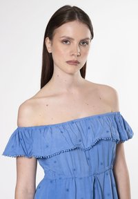 INFLUENCER OFF-SHOULDER - Robe de jour - azure