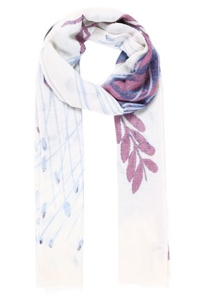 Witte sjaal met paarse en blauwe botanische prints, losjes geknoopt met franjes aan de uiteinden.