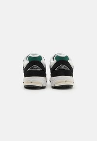 New Balance M2002 UNISEX - Sneakers laag - black