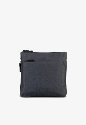 Bustina compatta in tessuto grigio scuro con due scomparti con zip, forma rettangolare sottile e piccolo logo vicino al centro in basso.