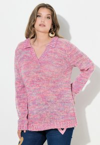 Lättstickad tröja i en blandning av rosa och lila nyanser, med V-ringning och ribbade muddar med sidodelade detaljer.