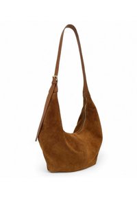 Sac hobo en suède marron avec une forme incurvée, une bandoulière en cuir et un détail de fermeture éclair sur le côté. Texture douce avec une finition mate.