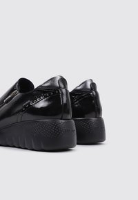 Fluchos Zapatos sin cordones - black