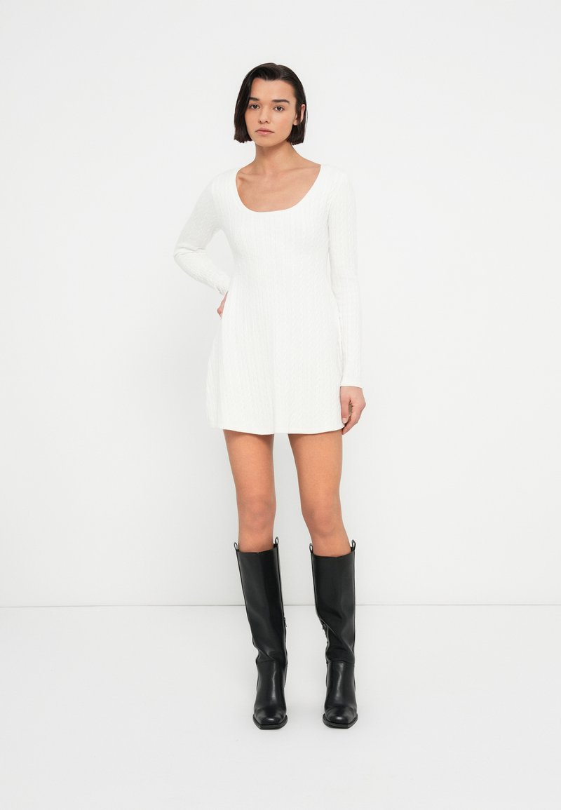 Hollister Co. ROLLED NECK SWEATER DRESS - Jumper dress - white - Zalando.ie