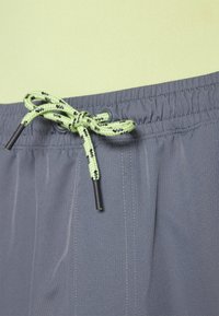 Under Armour LEGACY WINDBREAKER PANT - Szabadtéri nadrágok - castlerock/morph green