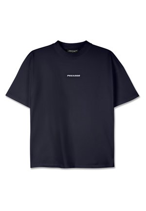 T-shirt noir marine en coton, avec un col rond et des manches courtes. "PEGADOR" imprimé en blanc sur la poitrine.