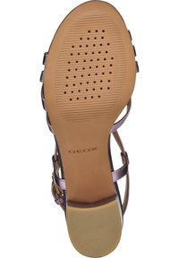 Suola di sandalo Geox, in gomma marrone chiaro con design ventilato. La superficie testurizzata presenta motivi circolari e lineari per un migliore grip.