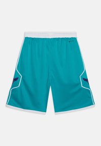 Turkusowe spodenki sportowe z białym elastycznym pasem i wykończeniami, boczne panele z ciemnymi grafikami logo oraz tekstem "Dri-FIT" z przodu po prawej stronie.