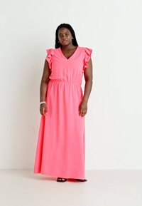 Rosa maxi-klänning med v-ringning, korta volangärmar, åtsittande midja och en flödande silhuett. Tillverkad av mjukt och lätt material.