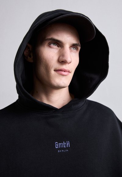 GmbH UN LOOPBACK - Jersey con capucha - black