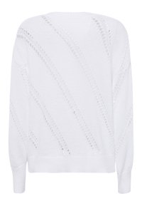 Weißer gestrickter Pullover mit strukturiertem Finish, der diagonale Spitzenmuster und gerippte Bündchen sowie Saum aufweist. Leichtes, lockeres Design.