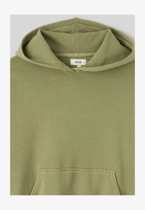 Haut à capuche vert olive avec une poche avant et un cordon de serrage. Fabriqué dans un tissu doux avec une texture lisse. L'étiquette indique "BZB".