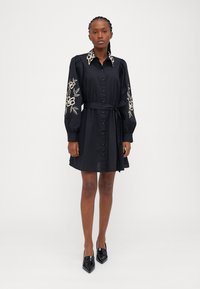 YAS Petite YASSYMELLE SHIRT DRESS - Srajčna obleka - black