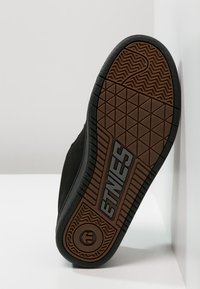 Miniatyrbild 5