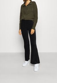Noisy May Sweter