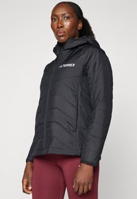 Adidas Terrex TERREX MULTI SYNTHETIC INSULATED HOODED JACKET - Outdoorjas - black