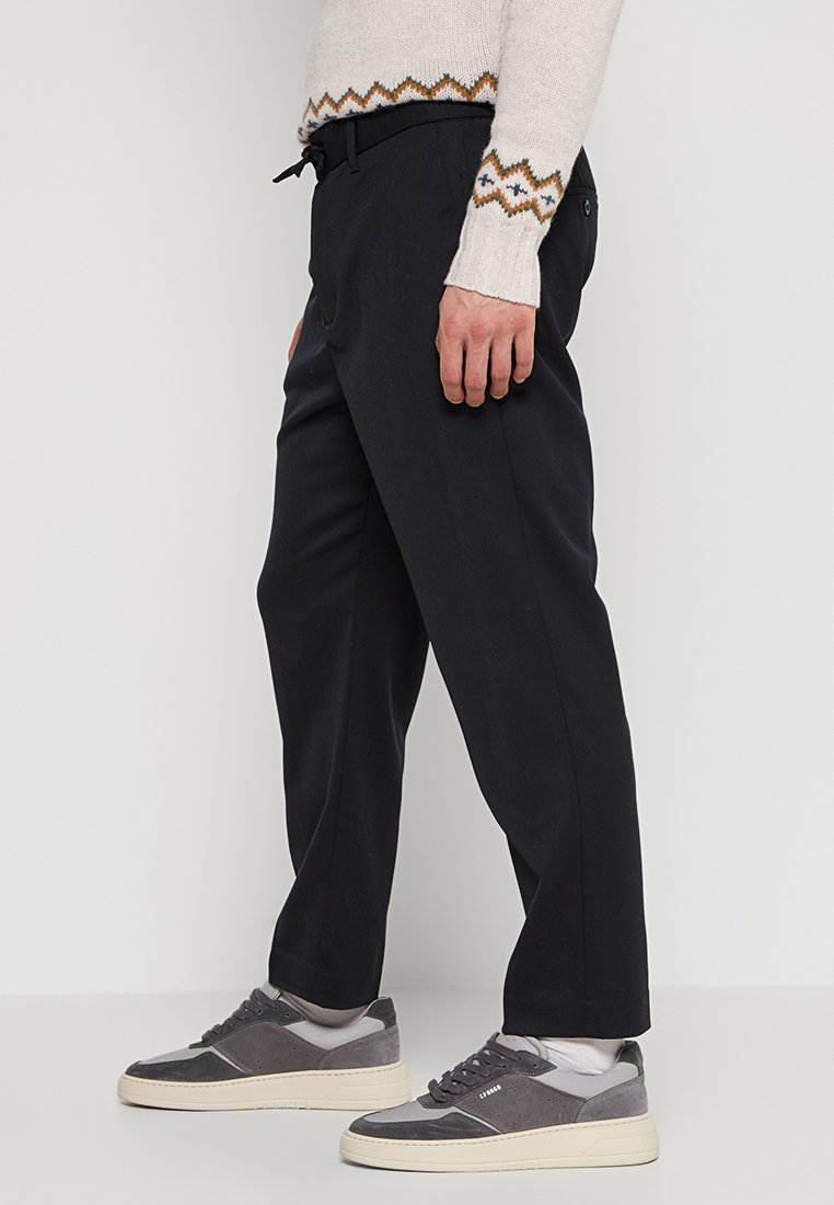SLIM FIT