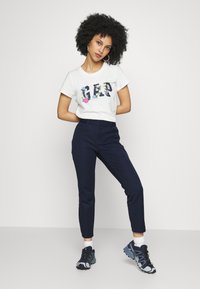 GAP Petite V-SKINNY ANKLE BISTRETCH - Vaqueros pitillo - true indigo