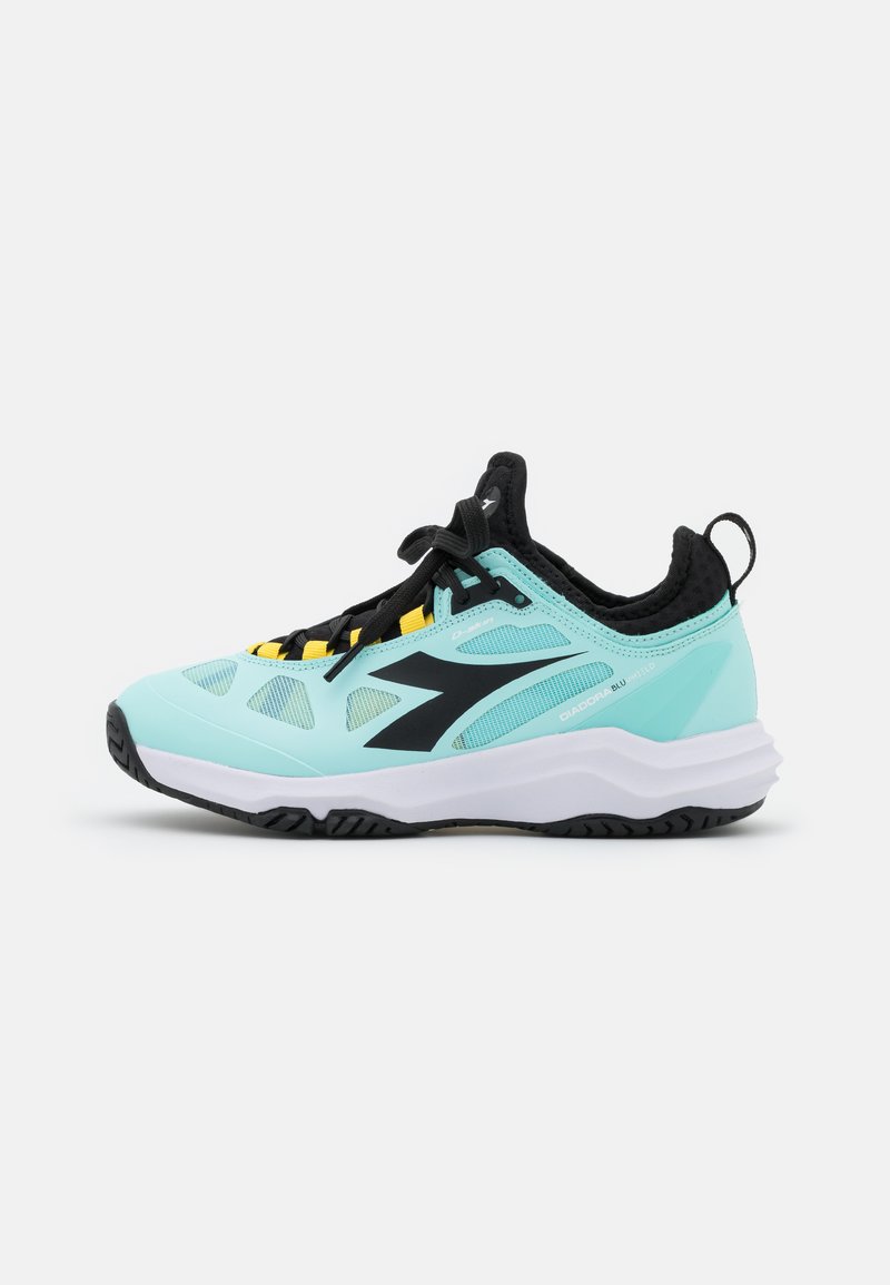 Damen Sportbekleidung | Diadora SPEED BLUSHIELD FLY 3 Multicourt Tennisschuh blue tint/black/white/hellblau - KI49347 Damen Sportbekleidung | Diadora SPEED BLUSHIELD FLY 3 Multicourt Tennisschuh blue tint/black/white/hellblau - KI49347