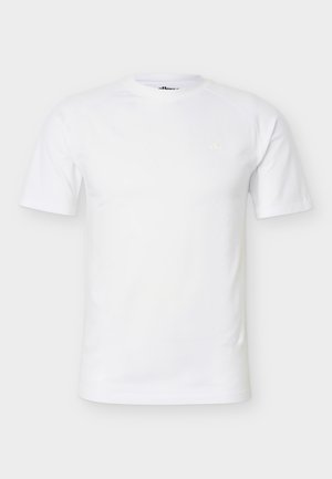 Egyszerű fehér rövid ujjú póló kerek nyakkal, minimális dizájn és finom logóval a bal felső mellrészen.