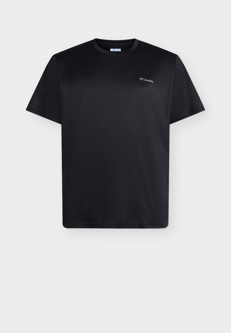 Crna Columbia majica s kratkim rukavima i okruglim izrezom, s malim bijelim logotipom na gornjem lijevom dijelu prsa, prikazana na jednobojnoj svijetlosivoj pozadini.