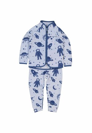 Sininen ja valkoinen fleece-yöpuku, jossa on avaruusmatkailija-, planeetta- ja raketti-kuvioita. Sisältää vetoketjullisen takin ja vastaavat housut.