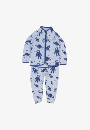 Sininen ja valkoinen fleece-yöpuku, jossa on avaruusmatkailija-, planeetta- ja raketti-kuvioita. Sisältää vetoketjullisen takin ja vastaavat housut.