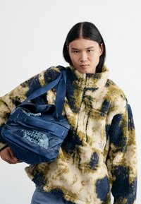 The North Face BASE CAMP VOYAGER DUFFEL 42L UNISEX - Aizturis - midnight petrol/algae blue