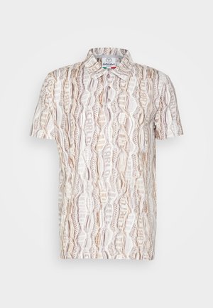 Chemise à manches courtes en tissu beige clair avec un motif texturé crème et marron, dotée d'un col pointu et de trois boutons sur le devant.