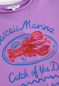 Next CREW NECK LONGSLEEVE - Pusa - purple graphic beaded lobster