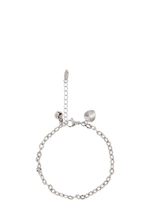 Ezüst lánc karkötő, láncokkal, kerek tájképpel és texturált levél alakú függővel, állítható láncot és homár kapcsot tartalmaz.