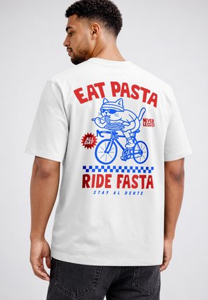 Neverless, HERREN T-SHIRT - RETRO DESIGN - EAT PASTA - OVERSIZED RELAXED - Print T-shirt - weiß