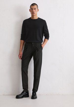 REGULAR  - Strickpullover - black