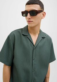 Thumbnail Image 4