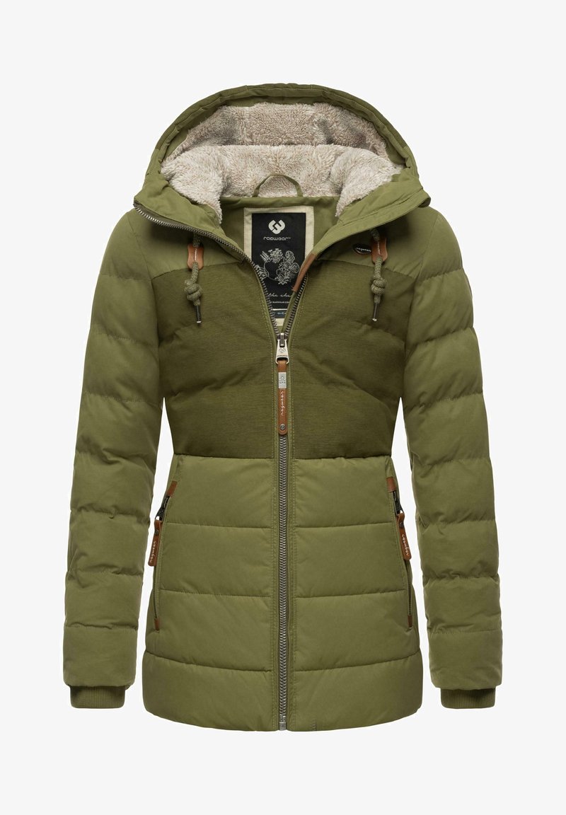 Alkakaliai žaliu pūkinis švarkas su tekstūruotu gaubtu, užtrauktuku ir vilnos pamušalu. Cheminės horizontalios siuvinėjimo raštas ir odiniai akcentai.