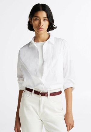 Tommy Hilfiger FLAG EMBROIDERY PATCH POCKET - Blusa - th optic white