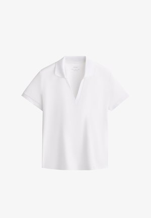 Fehér, rövid ujjú pólóing, nyitott V nyakkivágással, sima anyagból készült, fehér háttéren bemutatva.