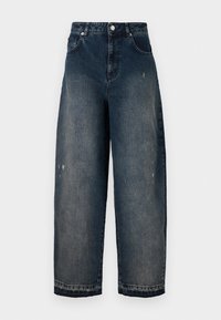 Jeans a gamba larga in denim scuro con vita alta, cinque tasche, cuciture a vista e lievi segni di usura sul frontale. Chiusura classica con bottone e zip.