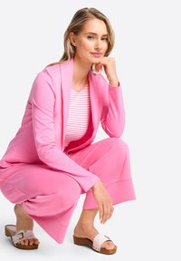 Rich & Royal MIT SCHALKRAGEN - Bleizeris - sorbet pink
