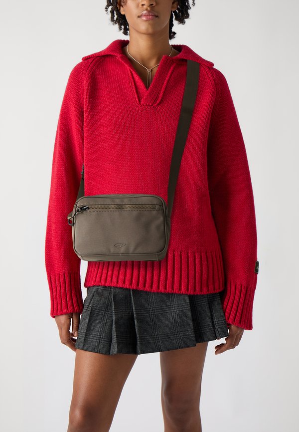 TECH CROSSBODY BAG UNISEX - Cross body bag - mocha2